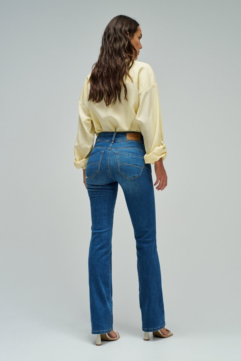 SECRET PUSH IN BOOTCUT SOFT TOUCH JEANS
