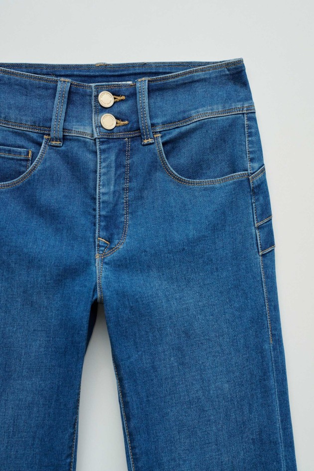 SECRET PUSH IN BOOTCUT SOFT TOUCH JEANS