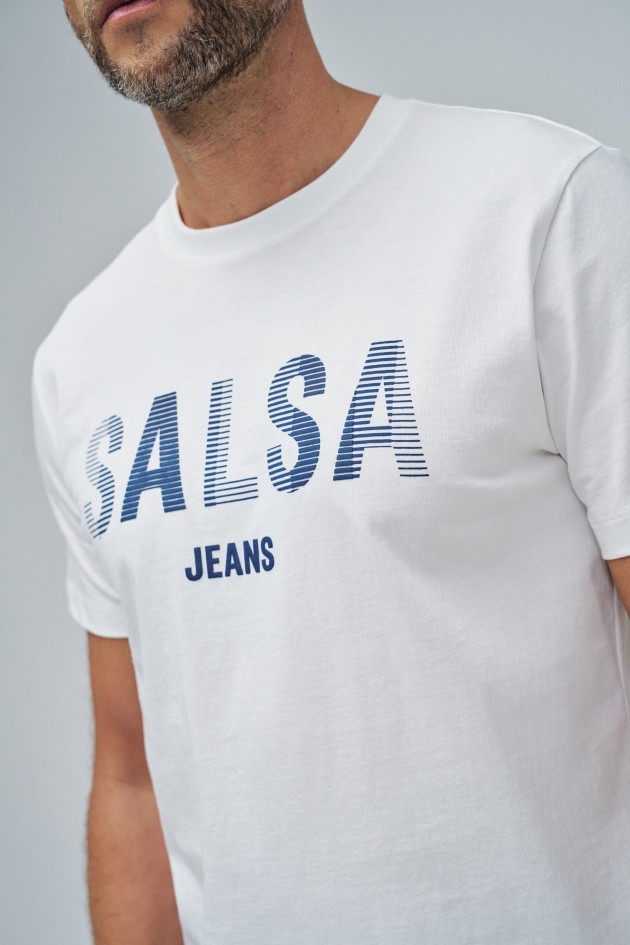 T-SHIRT MIT BRANDING