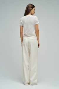 T-SHIRT TEXTURADA COM N� FRONTAL