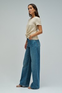 T-SHIRT TEXTUR� AVEC N?UD FRONTAL