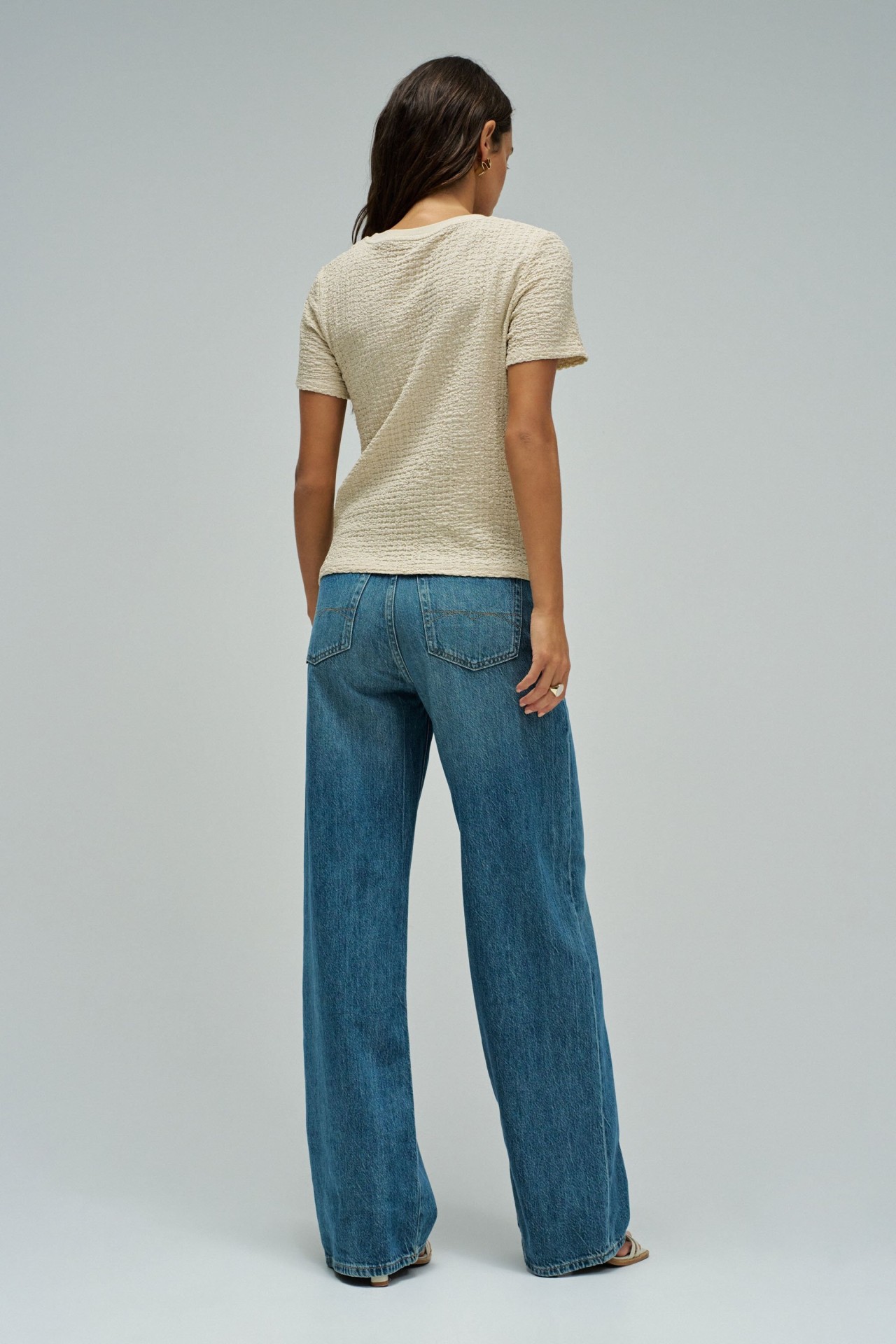 T-SHIRT TEXTUR� AVEC N?UD FRONTAL