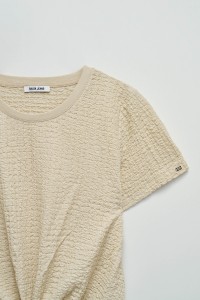 T-SHIRT TEXTUR� AVEC N?UD FRONTAL