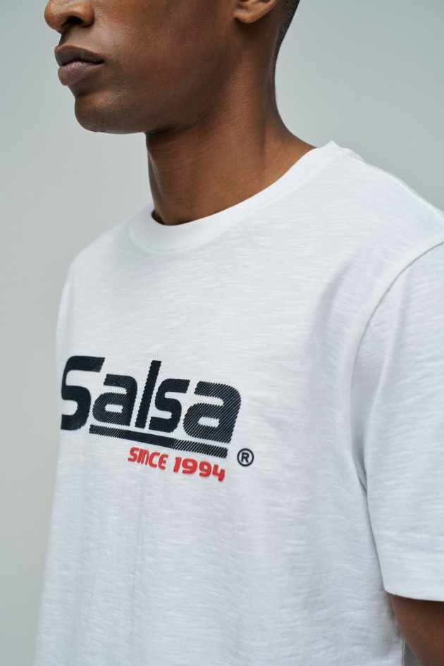 T-SHIRT MIT BRANDING