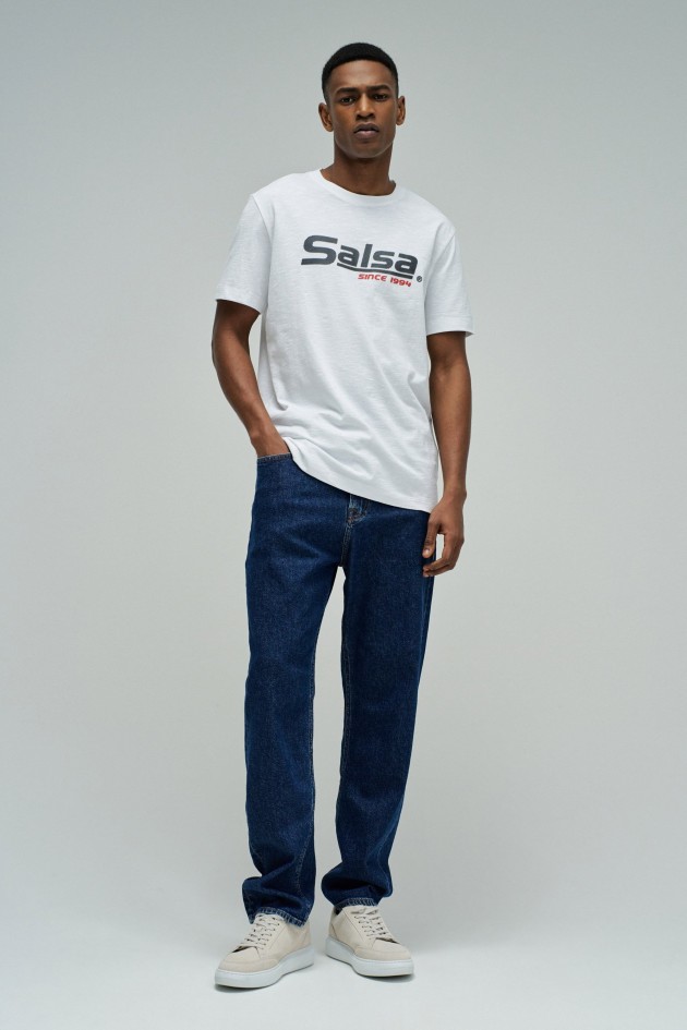 T-SHIRT MIT BRANDING