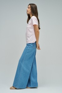 T-SHIRT WITH BRANDING