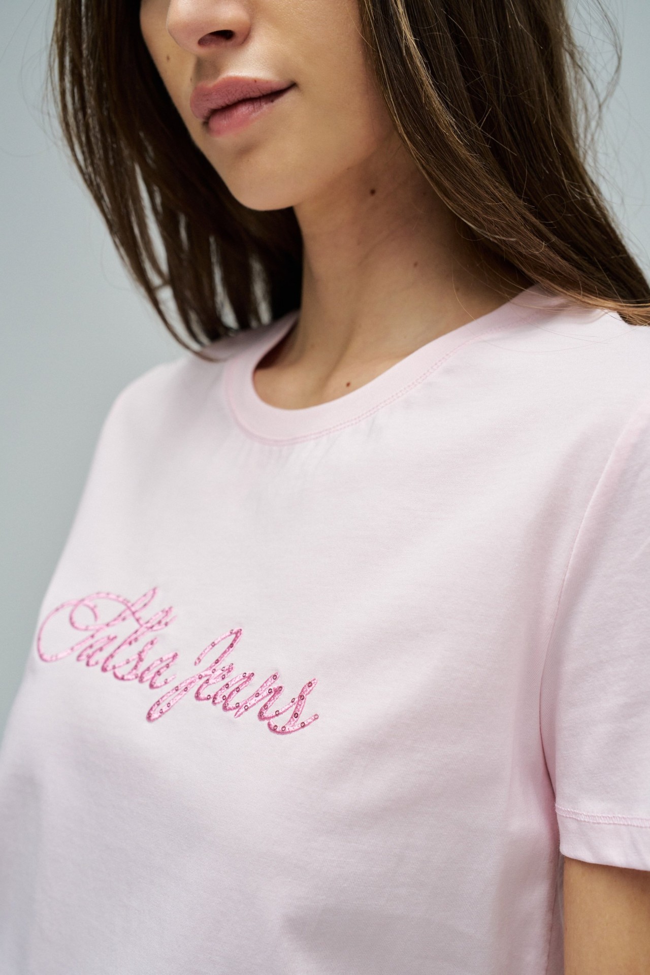 T-SHIRT WITH BRANDING