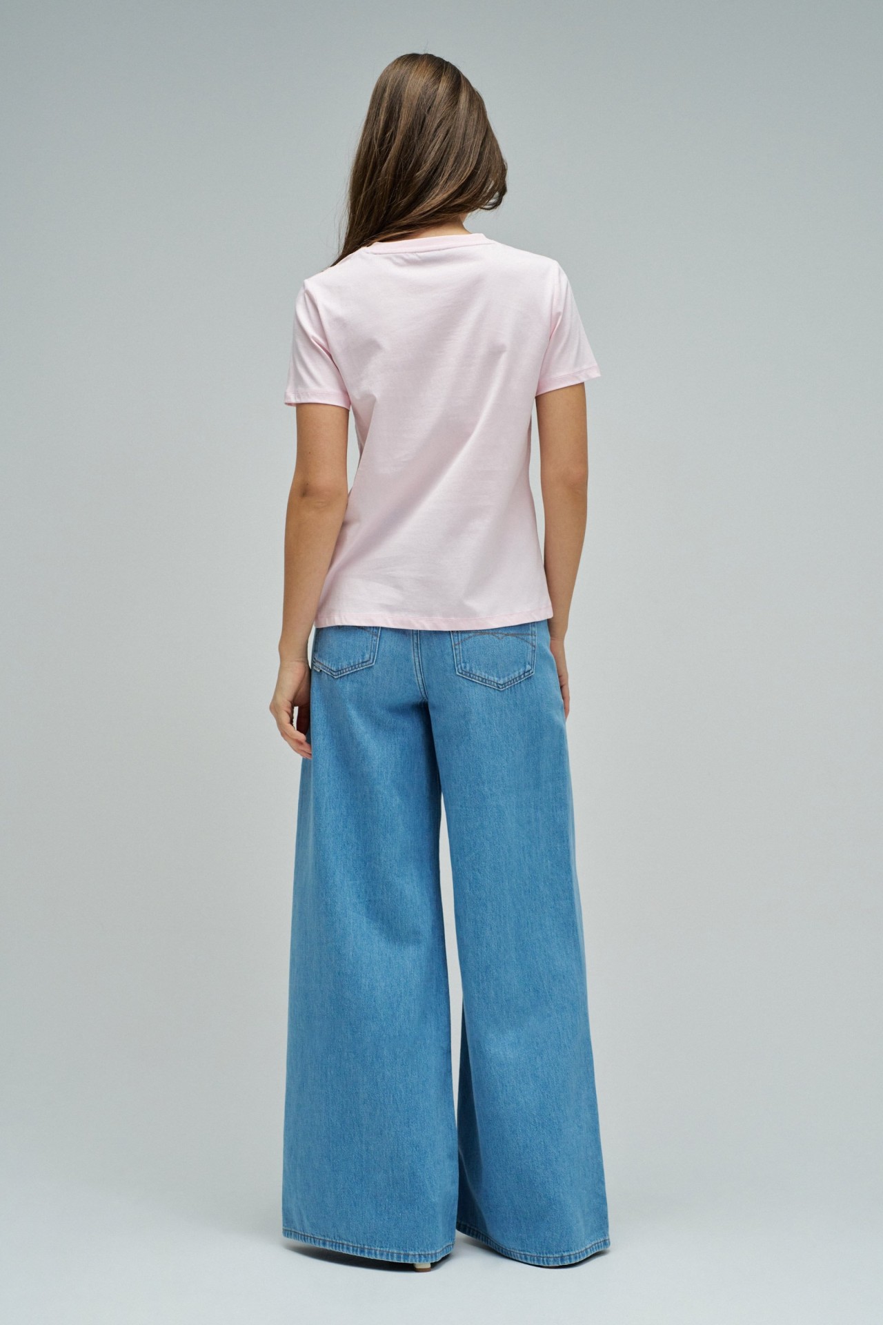 T-SHIRT WITH BRANDING