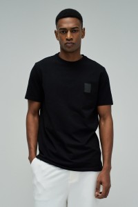 T-SHIRT MIT BRANDING