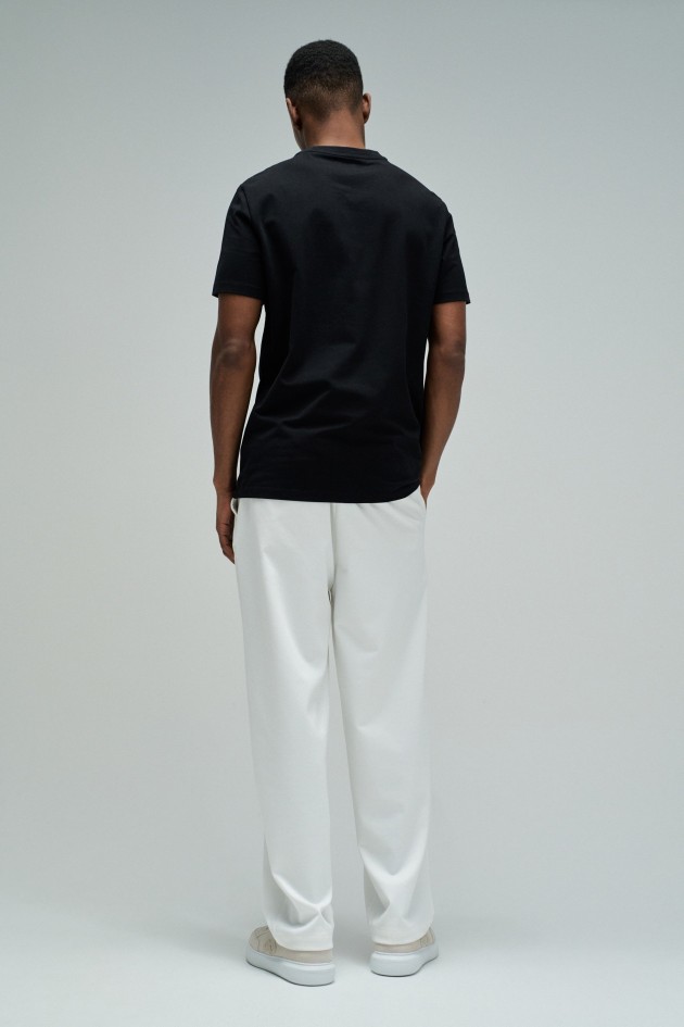 T-SHIRT MIT BRANDING