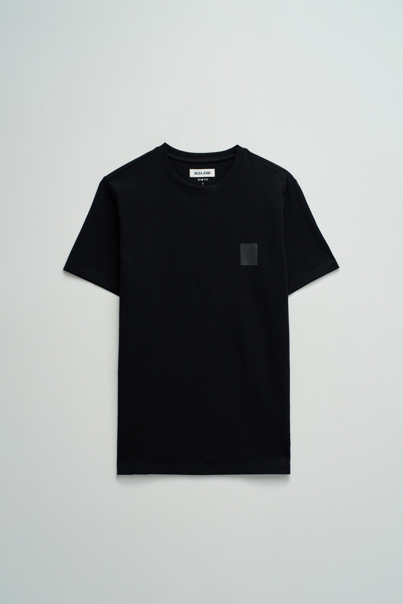 T-SHIRT MIT BRANDING