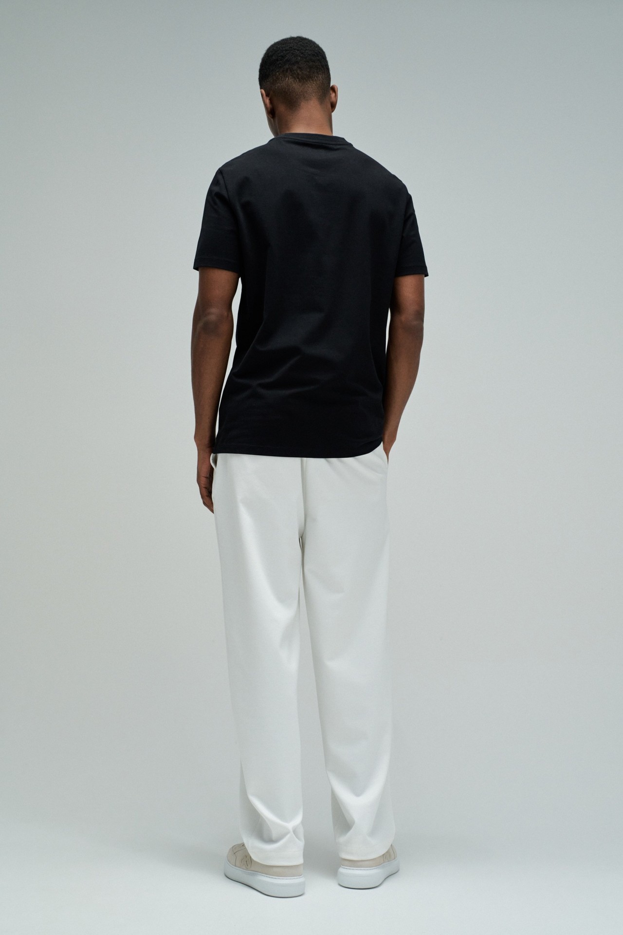 T-SHIRT MIT BRANDING