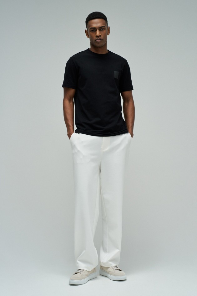 T-SHIRT MIT BRANDING