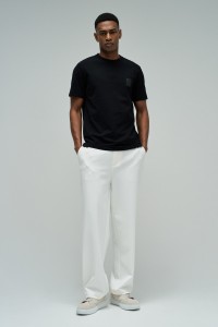 T-SHIRT MIT BRANDING