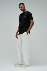 T-SHIRT MIT BRANDING