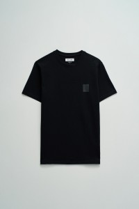 T-SHIRT MIT BRANDING