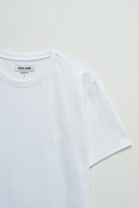 T-SHIRT WITH BRANDING