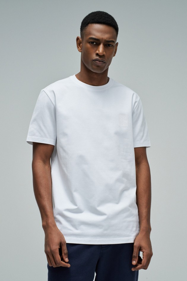 T-SHIRT MIT BRANDING