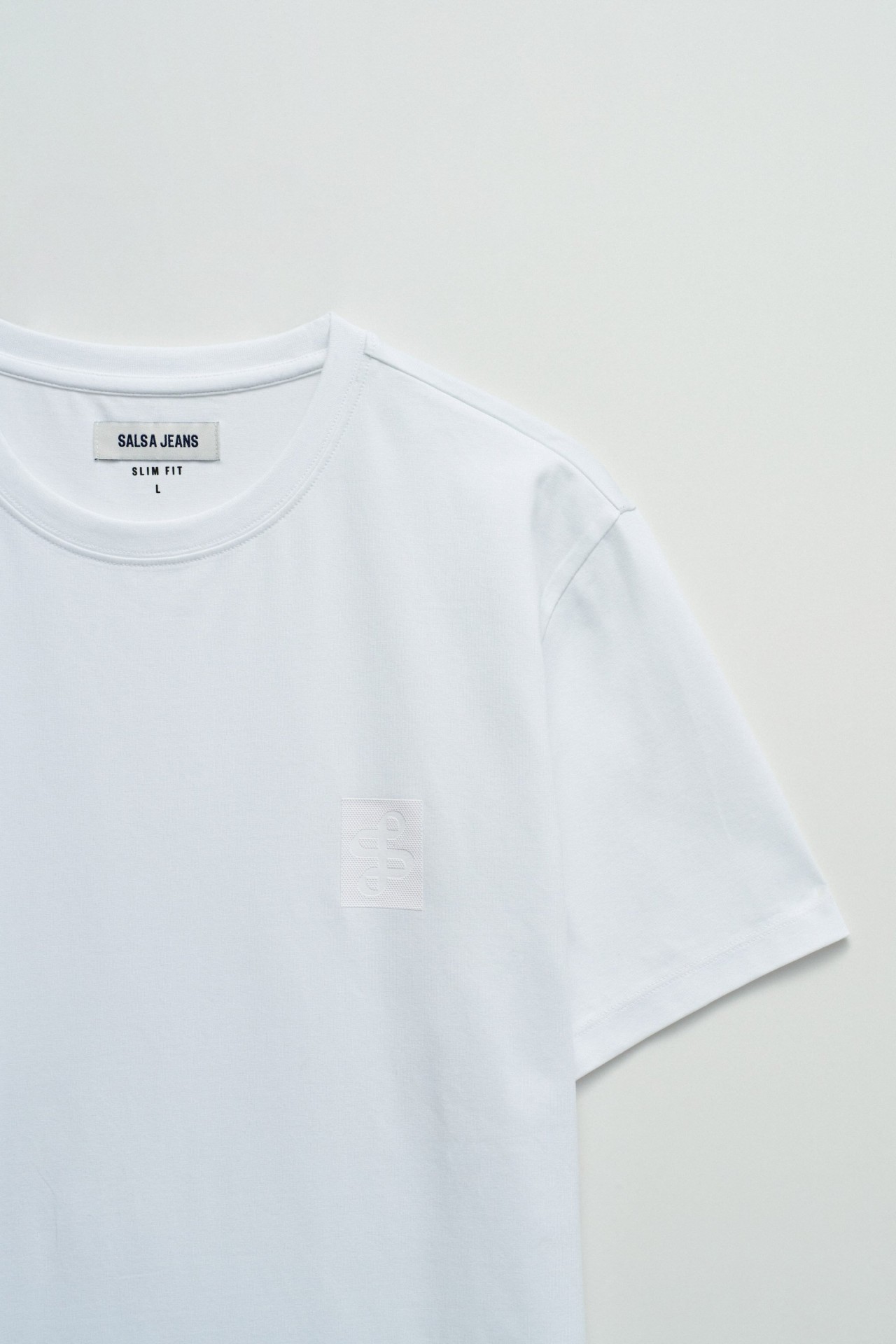 T-SHIRT WITH BRANDING