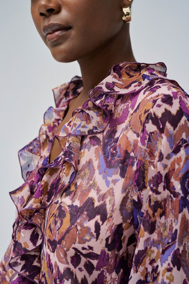 BLUSA CON VOLANTES
