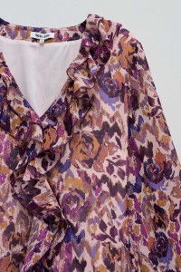 BLUSA CON VOLANTES