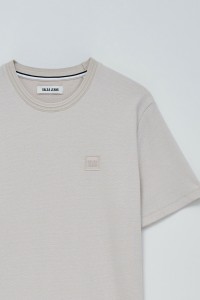 CAMISETA CON TEXTURA