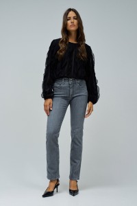 SECRET PUSH IN STRAIGHT JEANS