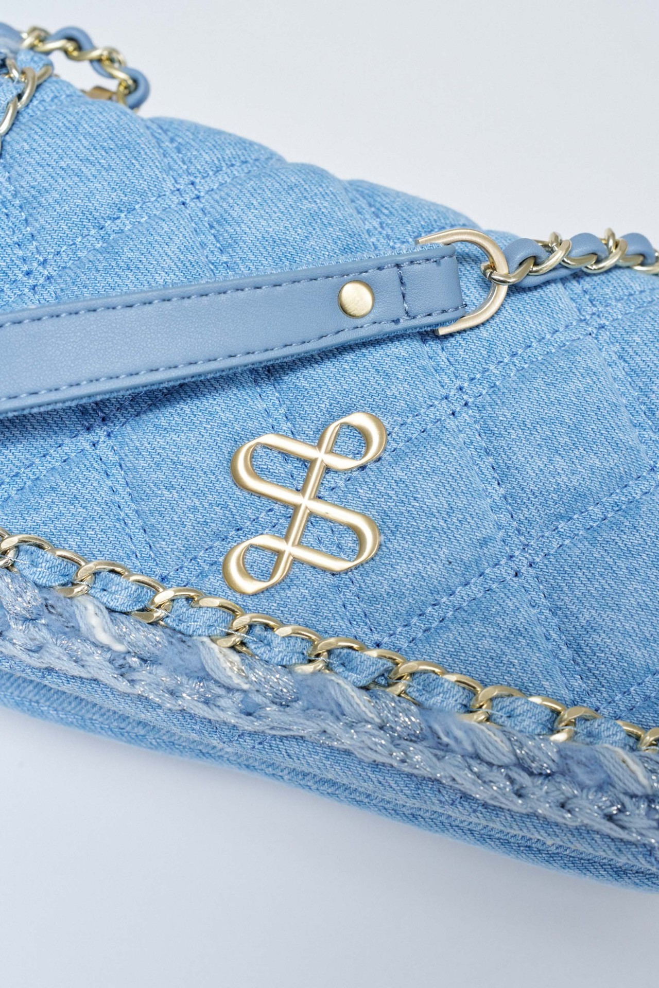 MALA ACOLCHOADA EM DENIM