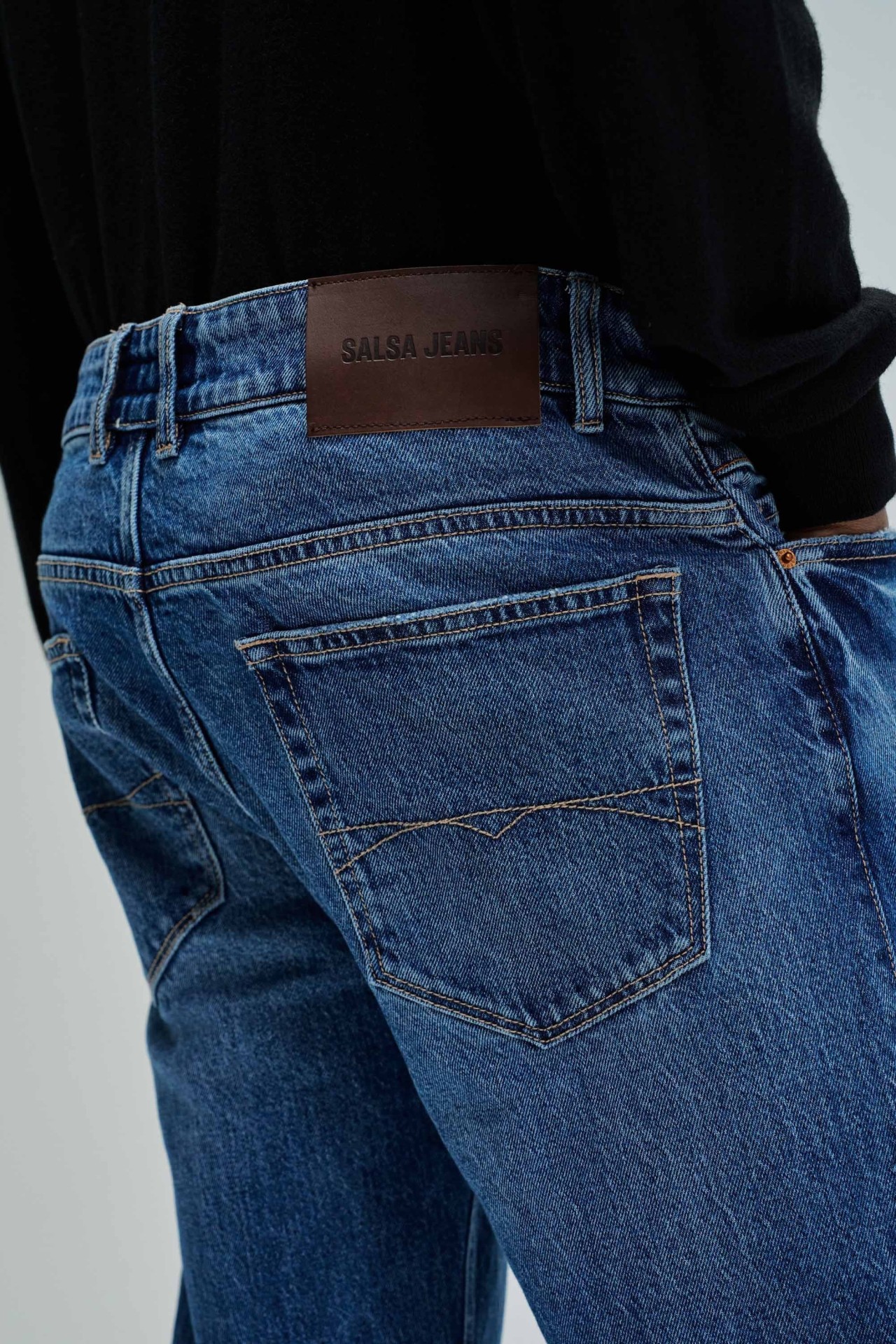 REGULAR FIT JEANS