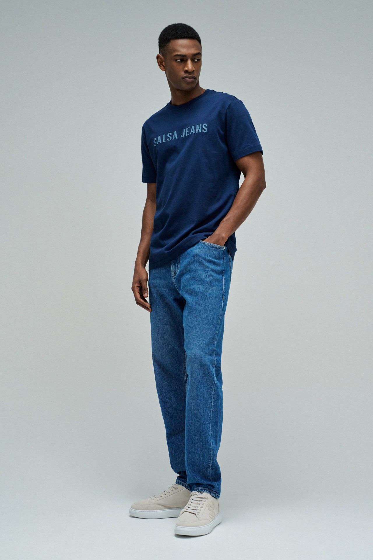 T-SHIRT AVEC BRANDING