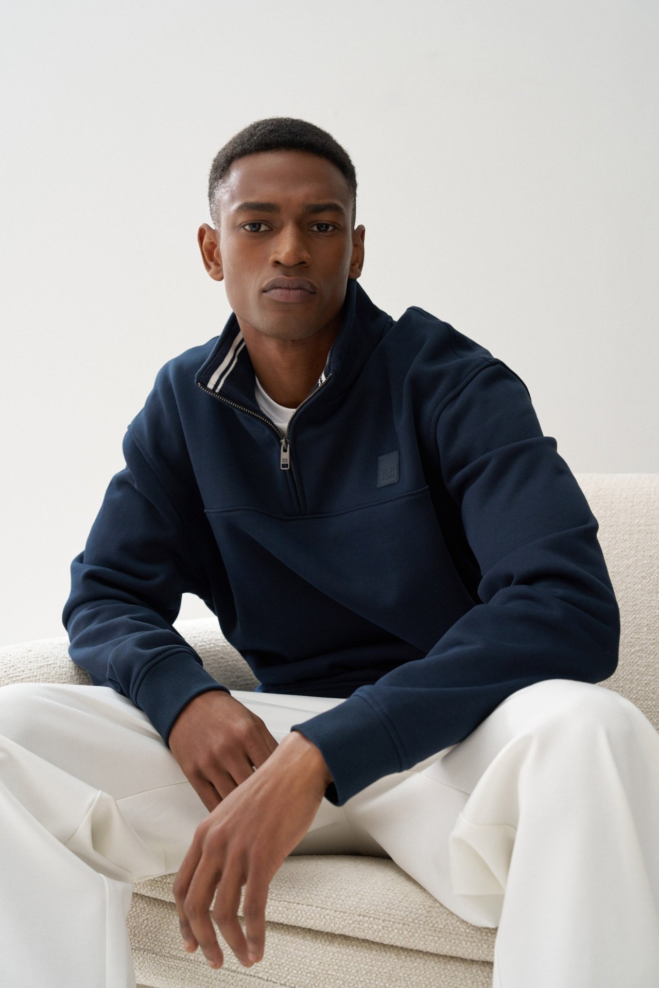 SWEATSHIRT MIT HALBEN REISSVERSCHLUSS