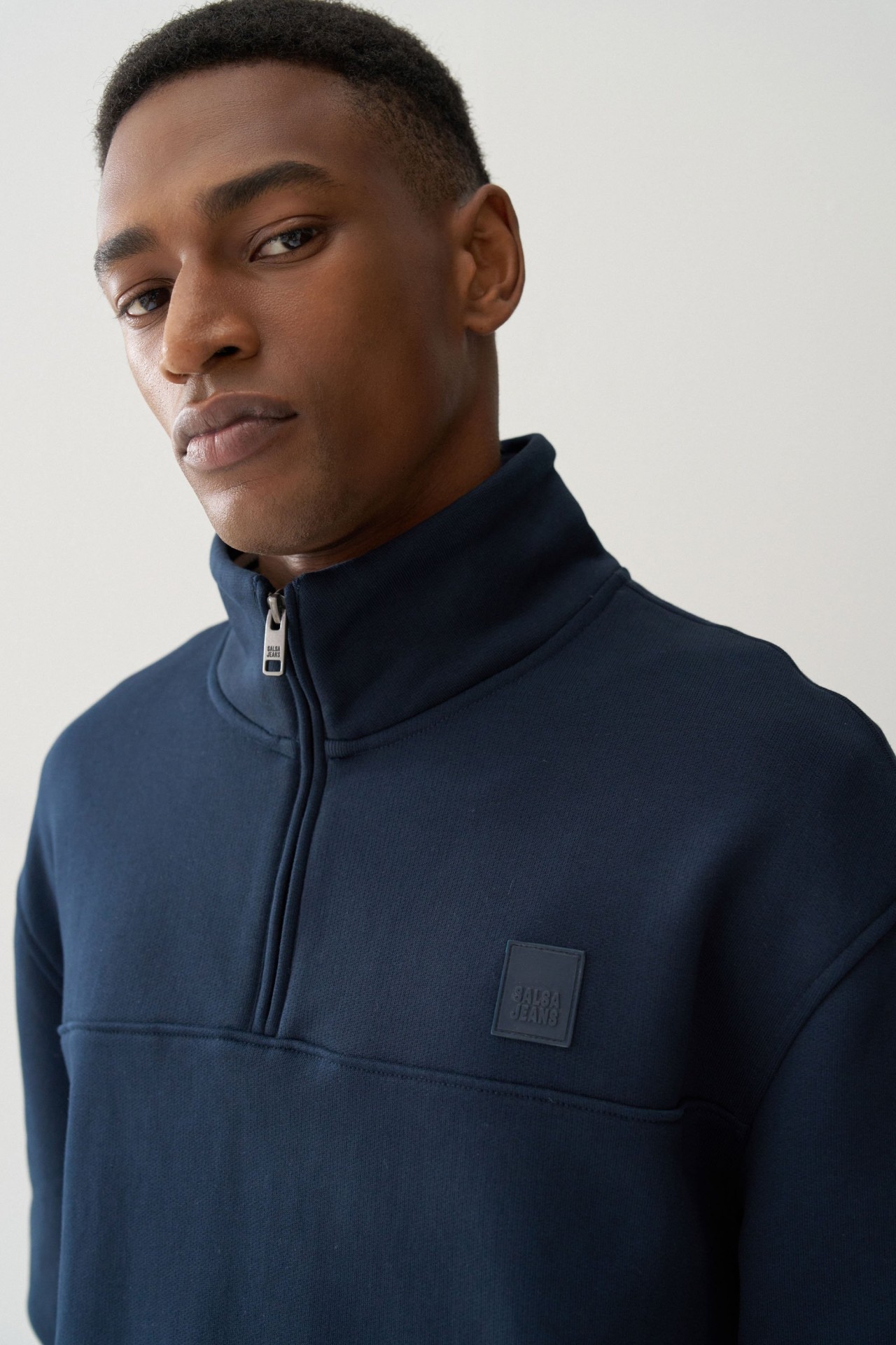 SWEATSHIRT MIT HALBEN REISSVERSCHLUSS