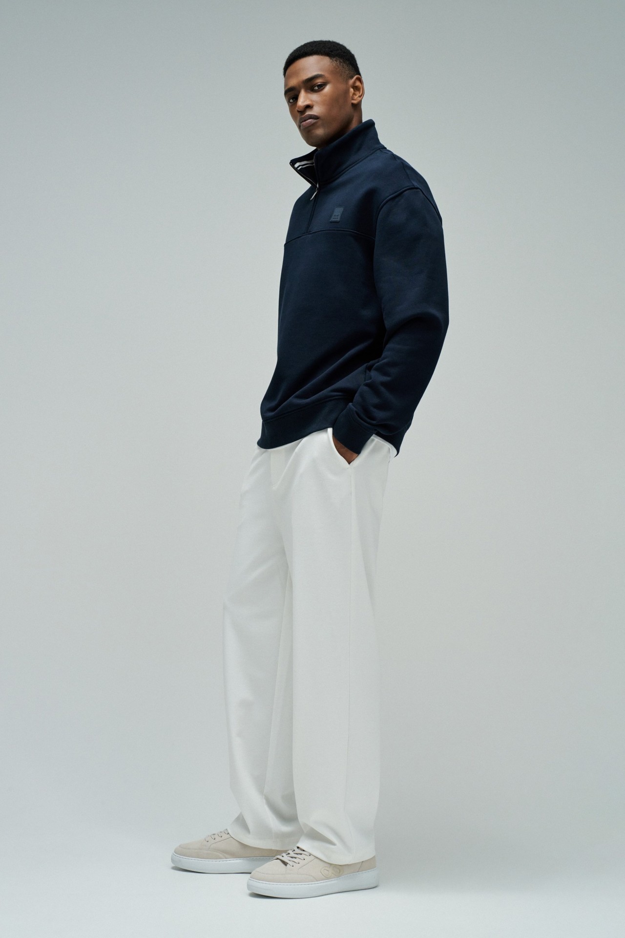 SWEATSHIRT MIT HALBEN REISSVERSCHLUSS