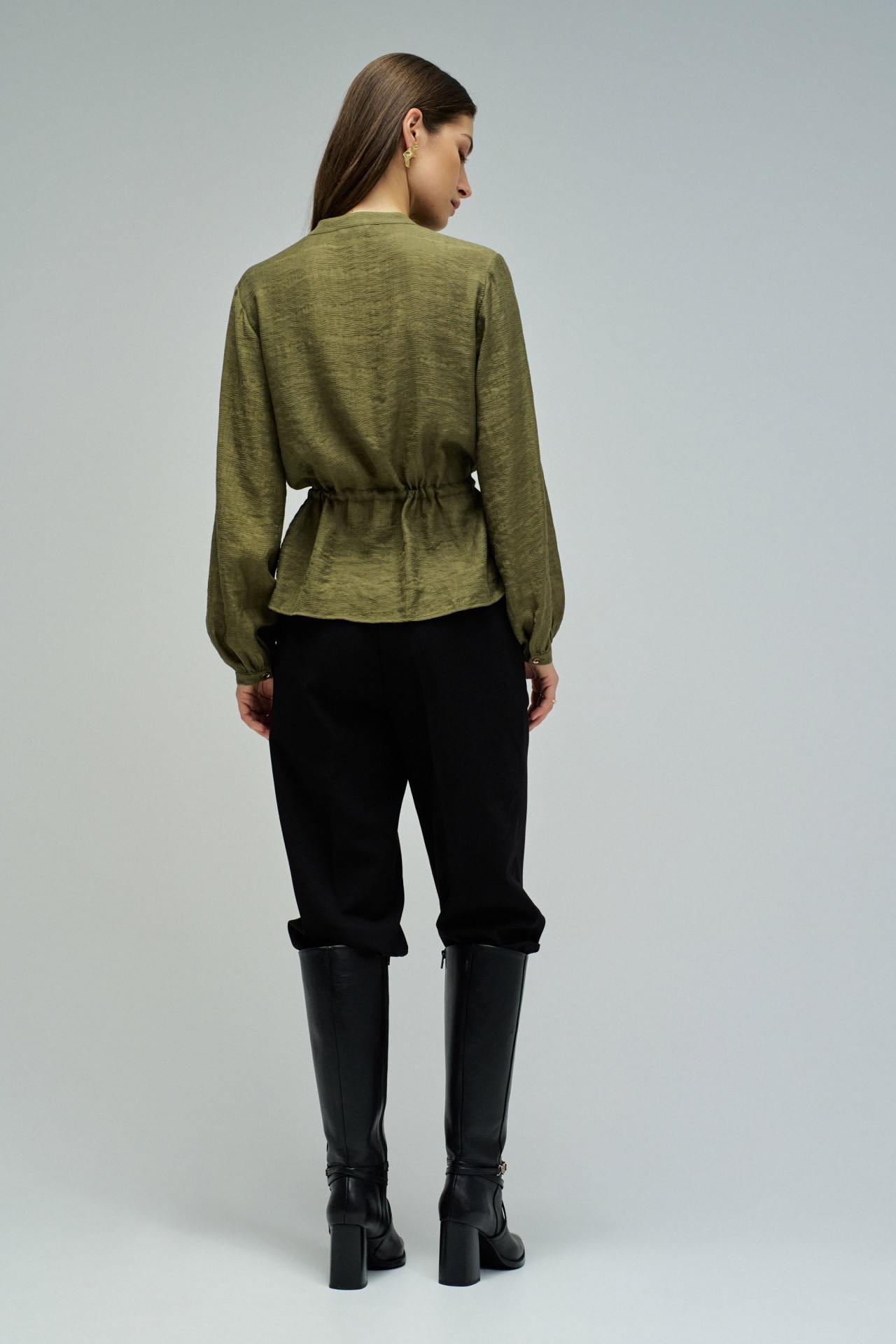 BLUSA TEXTURADA COM CINTO