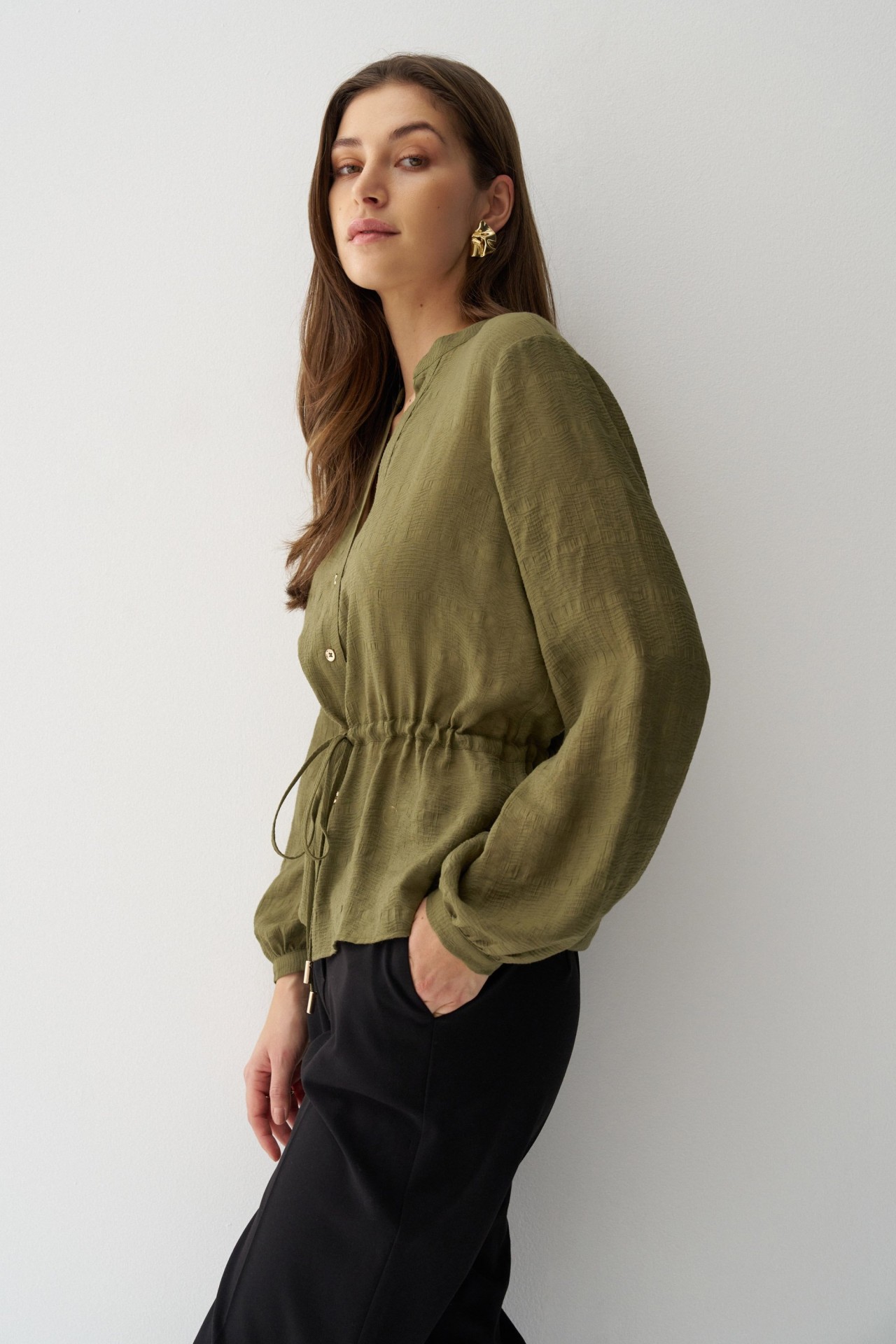 BLUSA TEXTURADA COM CINTO