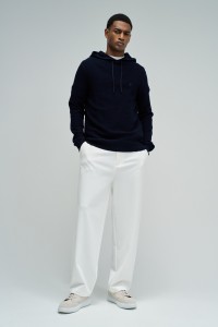 HOODIE AUS STRICK MIT STRUKTUR