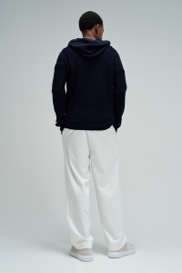 HOODIE AUS STRICK MIT STRUKTUR