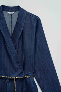 MACAC�O EM LIGHTDENIM COM PERNA WIDE