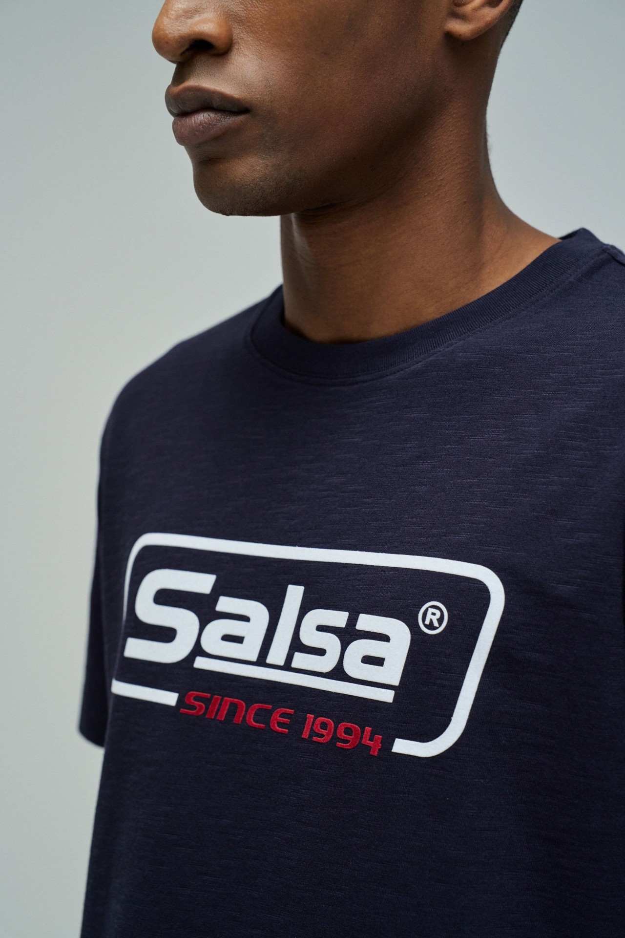 T-SHIRT COM BRANDING