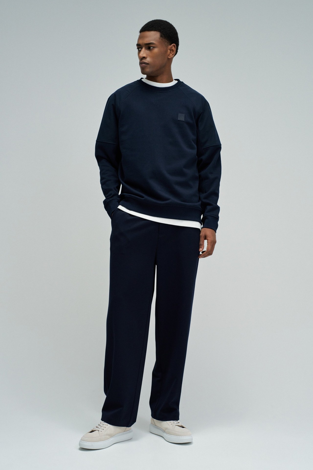 SWEATSHIRT MIT BRANDING