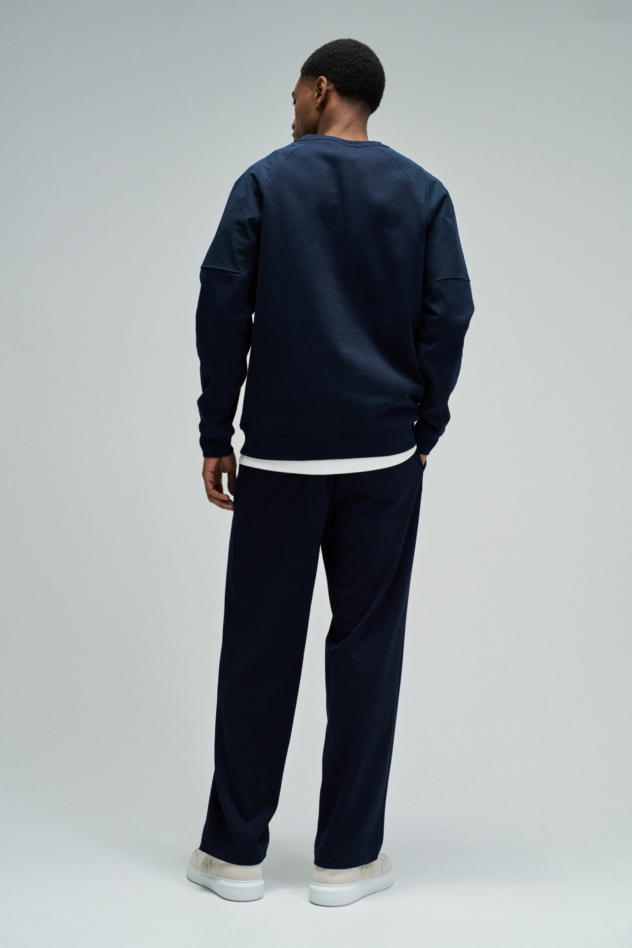 SWEATSHIRT MIT BRANDING