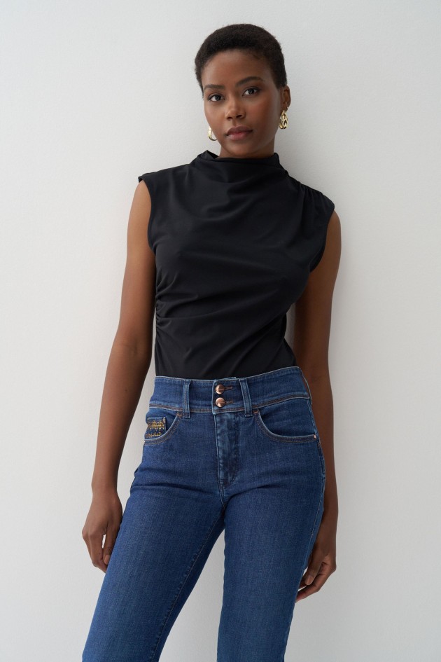 SECRET PUSH IN SLIM JEANS