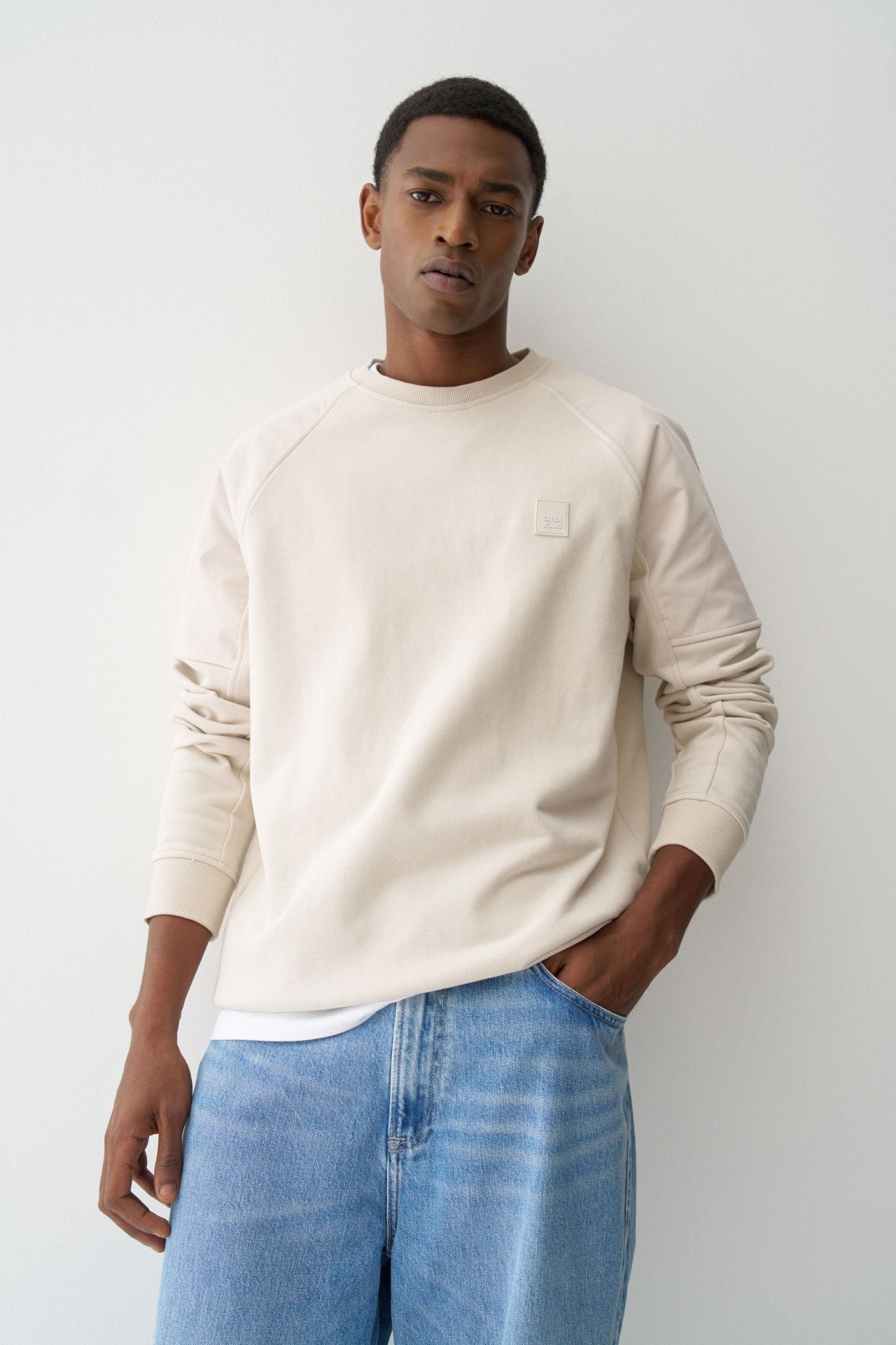 SWEATSHIRT MIT BRANDING