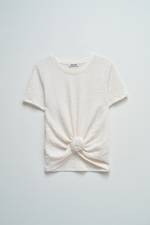 CAMISETA TEXTURADA CON NUDO FRONTAL