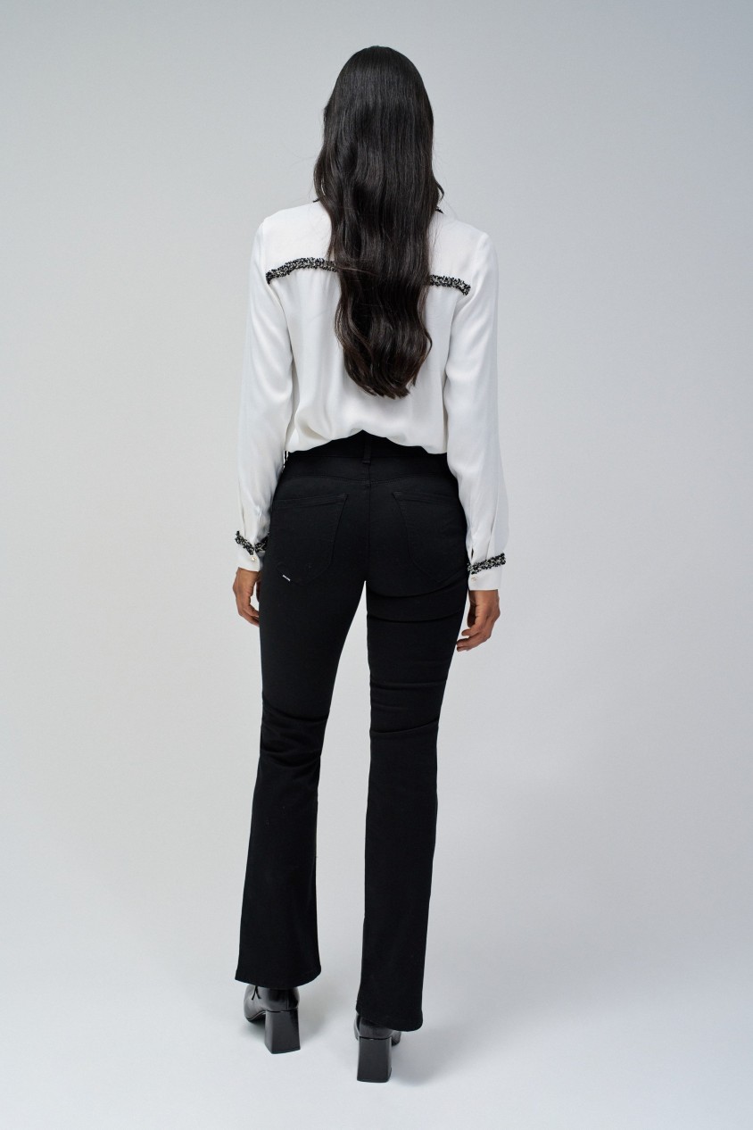 SECRET PUSH IN BOOTCUT JEANS