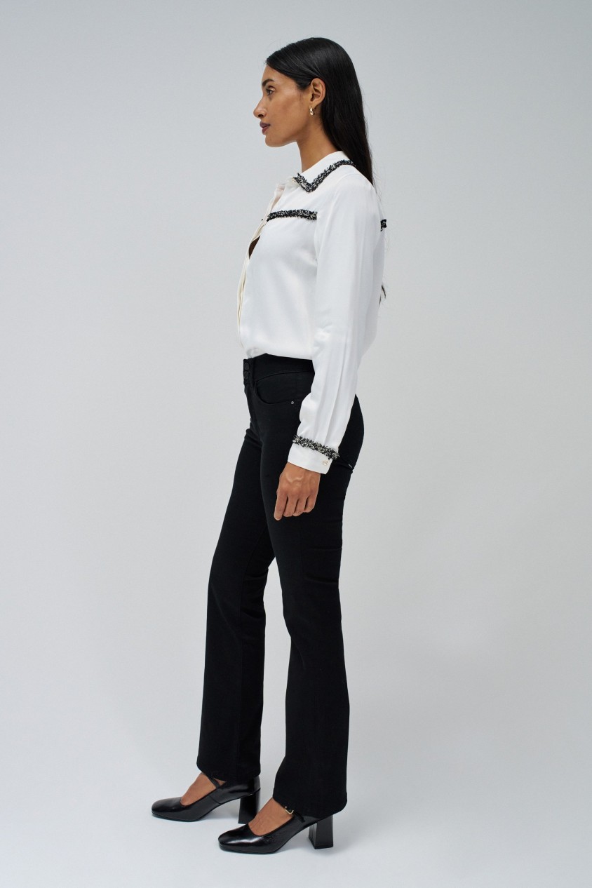 SECRET PUSH IN BOOTCUT JEANS