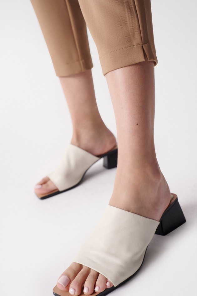 PANTALONES CHINO CROPPED SLIM