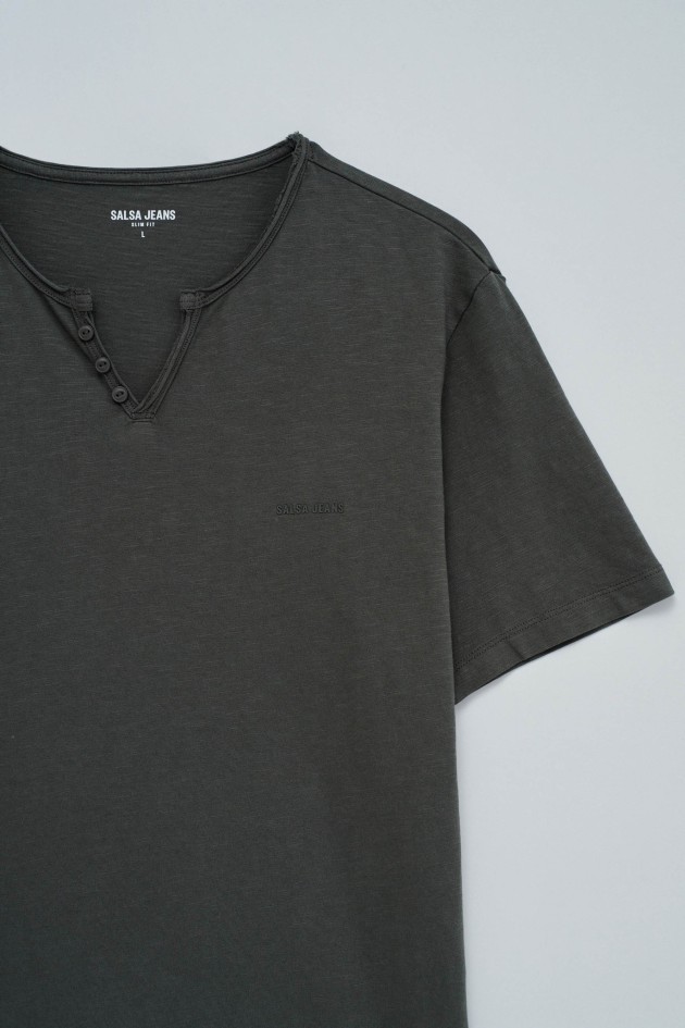 T-SHIRT WITH BRANDING