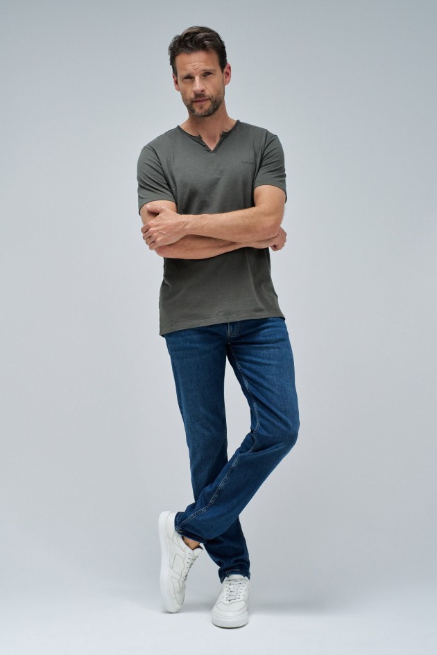 T-SHIRT WITH BRANDING