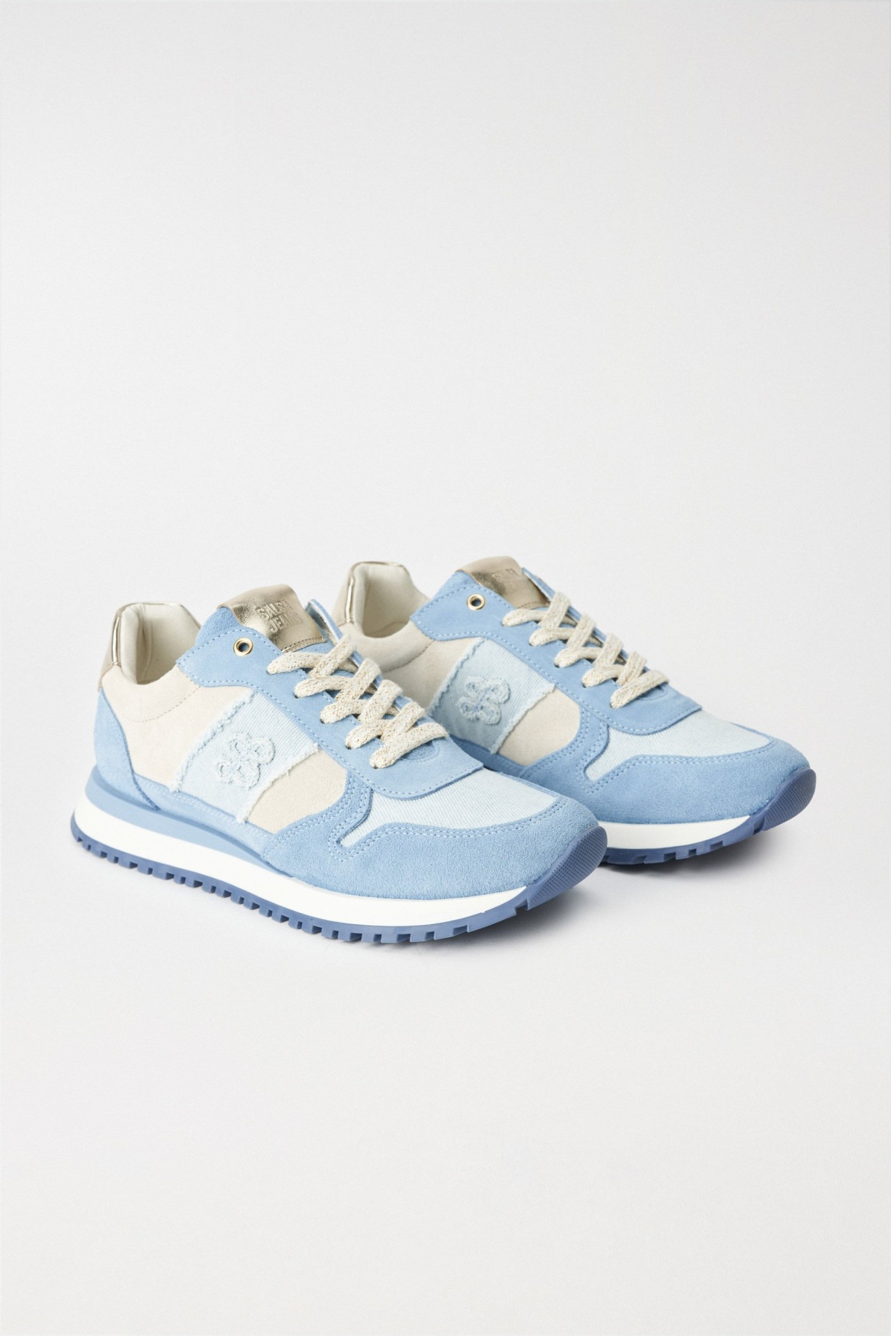 ZAPATILLAS CON DETALLES EN DENIM